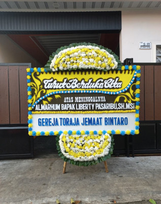 Papan Bunga Duka di Banyuroto